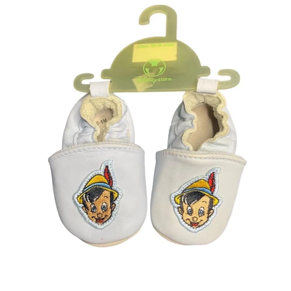 Vintage Peter Pan crib shoes
